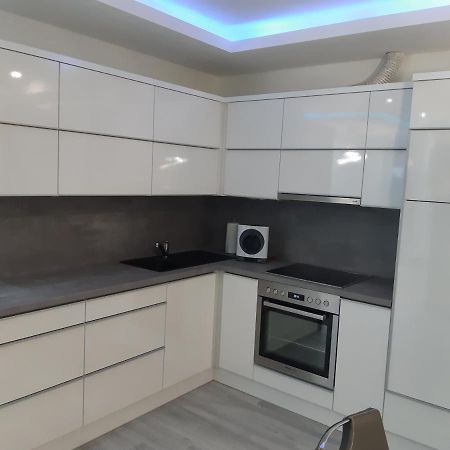 Dilara Apartman Sarvar Luaran gambar