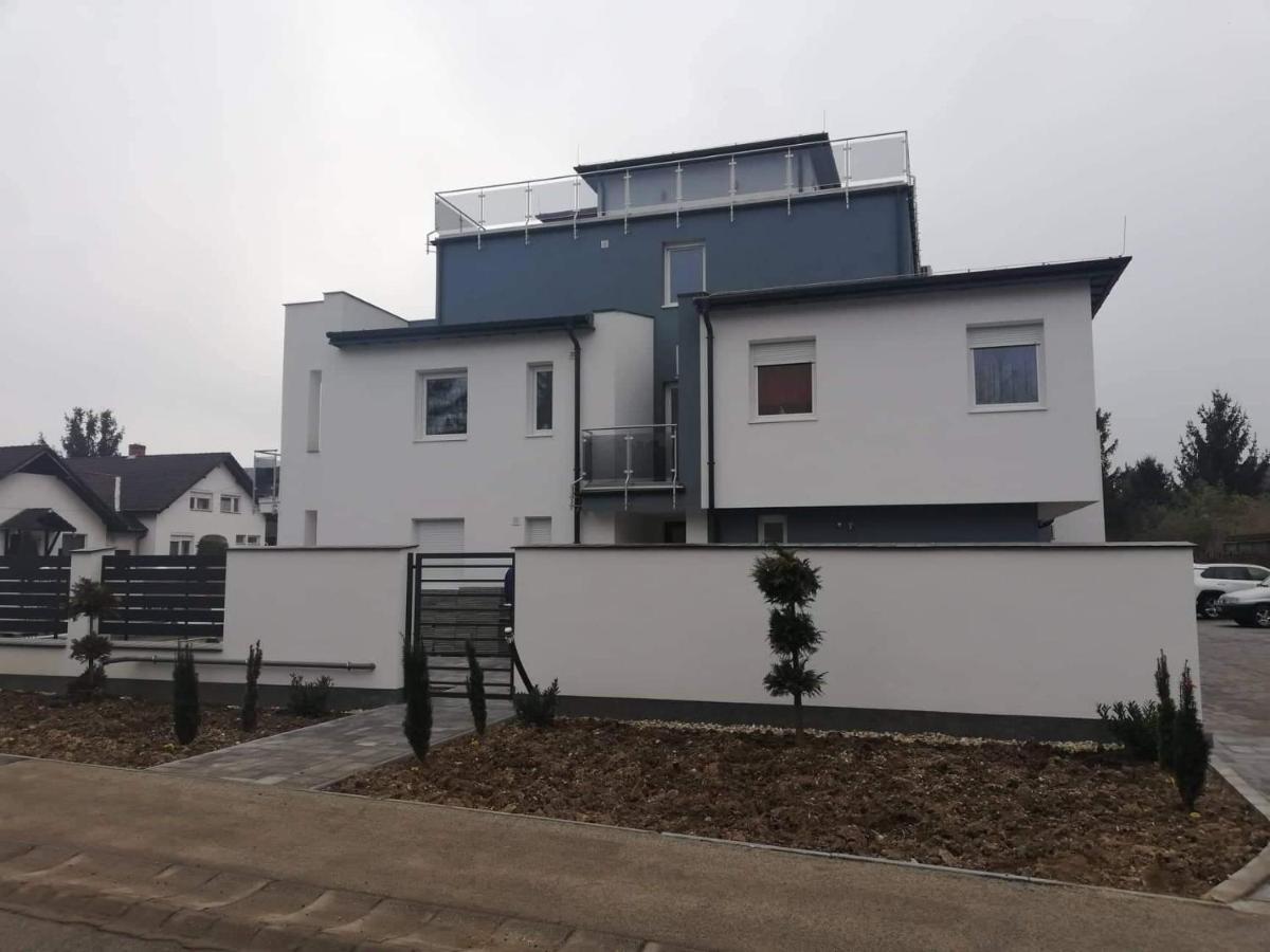 Dilara Apartman Sarvar Luaran gambar